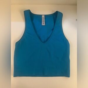 Athleta V neck cropped tank top